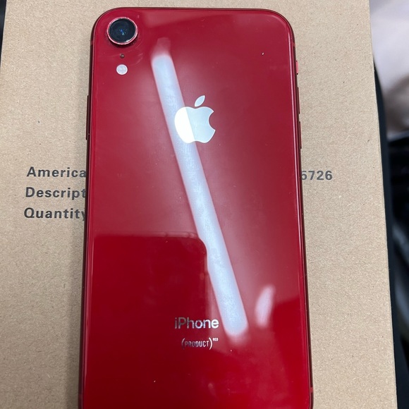 iPhone XR used battery health 82% screen protector is on unlocked